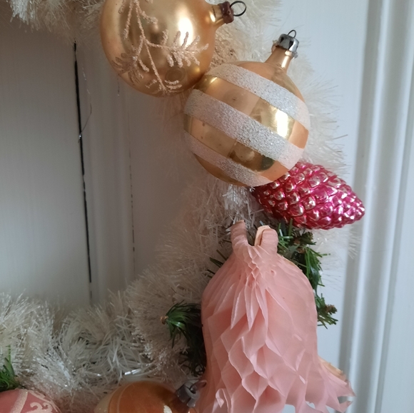 CLEARANCE SALE Christmas Wreath with very old mercury ornaments / 11 inches - Picture 4 of 5